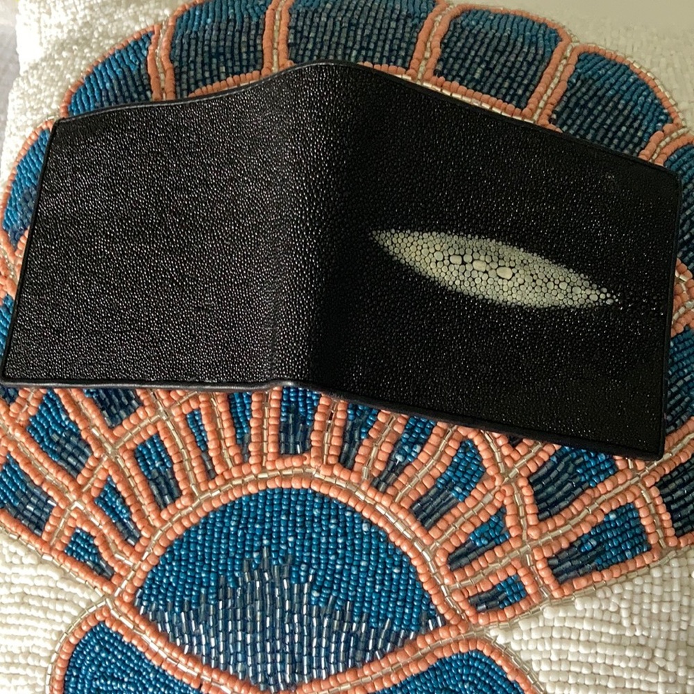 String ray men’s wallet.. be different